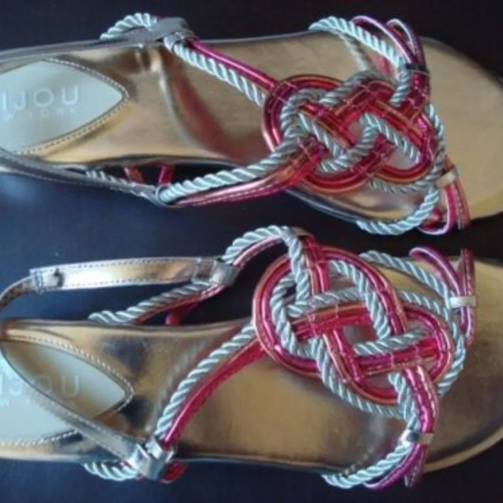 NWB CORAL METALLIC SANDALS SIZE 11M